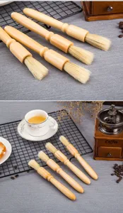 Vue détaillée des brosses de nettoyage pour moulin à café en bois, parfait pour entretien.