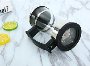 Gedetailleerd overzicht van de cafetière met glazen karaf en roestvrijstalen filter.