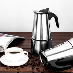 Roestvrijstalen Moka pot voor rijke espresso koffie, duurzaam keuken koffiezetapparaat hoofdaanzicht.