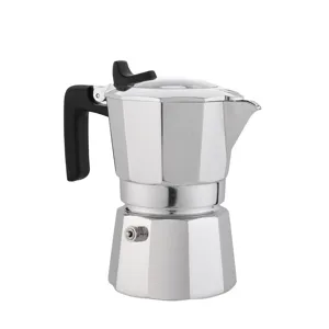 Detailansicht des silbernen Espressokochers mit polierter Oberfläche und robustem Griff.