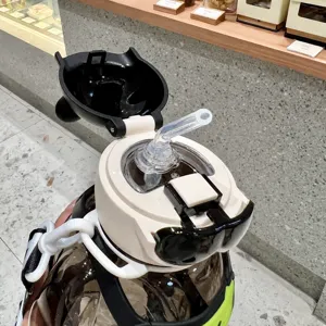 Bottiglia d'acqua con cannuccia orso grande capacità tazza di plastica per bambini