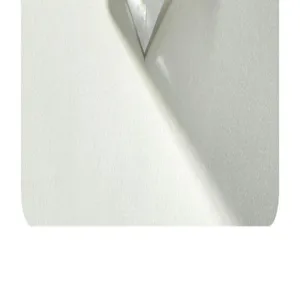 Nahaufnahme Detailansicht von weißem strukturiertem Filterpapier mit abgezogener Ecke.