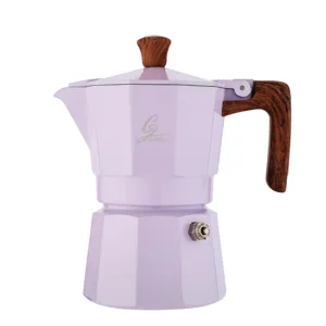 Licht paarse aluminium mokapot met houtlook handvat en knop voor heerlijke espressokoffie.