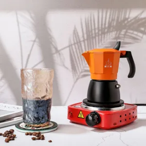 Vista detallada de estufa electrica mini compacta de 500W para cafe y te en el hogar.