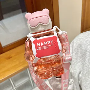 Bottiglia d'acqua in plastica orsetto carino con cannuccia e tracolla per bambini e ragazze.