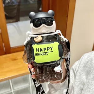 Bottiglia d'acqua orso con cannuccia, grande tazza di plastica per studenti e donne.