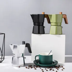Cafetiere moka a double valve et poignee en bois pour un cafe espresso italien savoureux et riche