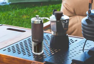 Holzmaserung Handkaffeemühle Edelstahl Kaffeemühle für den Haushalt und Outdoor Camping tragbar.