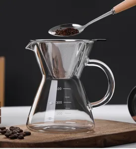 Detailaufnahme der hitzebeständigen Glaskaffeekanne mit Edelstahlfilter Einsatz.