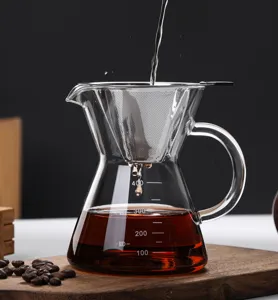 Hitzebestaendige Glaskaffeekanne mit Edelstahlfilter fuer manuellen Filterkaffee.