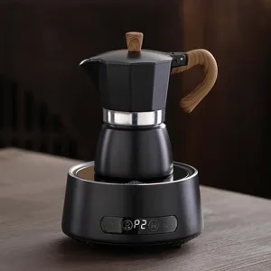 Ensemble cafetière moka électrique avec base chauffante moderne pour expresso et café riche.