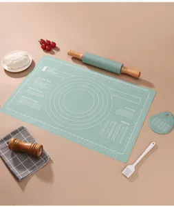 Set di tappetino per pasticceria in silicone alimentare con mattarello e strumenti da forno.