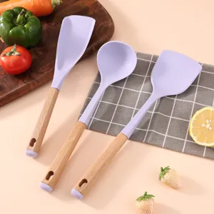 Ensemble d'ustensiles de cuisine en silicone avec manche en bois, spatule antiadhésive.