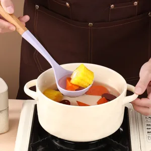 Louche a soupe en silicone avec manche en bois pour ustensiles antiadhesifs cuisine