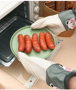 Thickened heat-resistant silicone oven gloves for kitchen baking, anti-slip microwave mitts.