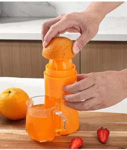 Manueller Zitruspresse fuer Orangen und Zitronen, tragbarer Handentsaeter fuer die Kueche.