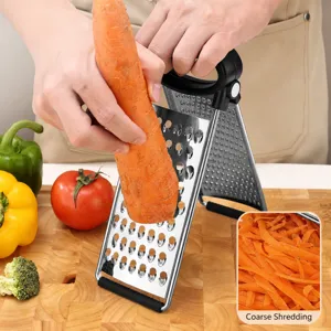 Grattugia da cucina in acciaio inossidabile per grattugiare facilmente carote e verdure.