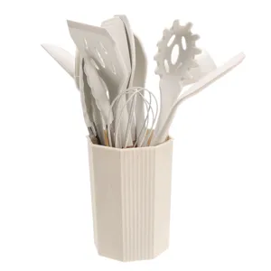 Set di utensili da cucina in silicone con manici in legno e comodo supporto incluso.