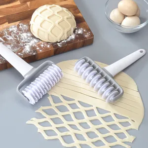 Teigroller Gitterroller Teigschneider Kueche Backwerkzeug manuelles Nudelrad-Set neu