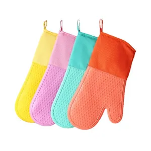 Set di guanti da forno in silicone colorati resistenti al calore per cucina e cottura