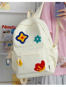 Leuke nylon rugzak met kleurrijke borduursels, casual grote schooltas voor dagelijks gebruik.