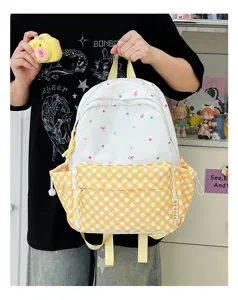 Süßer Rucksack mit Punkten für Mädchen, karierte Vordertasche und niedliches Schleifendesign.