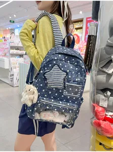 Detailansicht des Harajuku Sternen-Canvas-Rucksacks mit transparenten Itabag-Sichtfenstern.