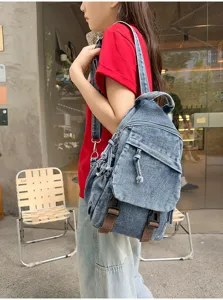 Vintage gewassen denim rugzak detailweergave, multifunctionele casual dagrugzak met stijl.