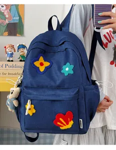 Leuke blauwe nylon rugzak met kleurrijke bloemenpatches, grote tas voor scholieren.