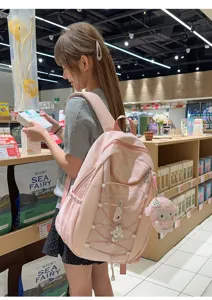 Niedlicher rosa karierter Schüler Schulrucksack mit Schleife und Plüsch Anhänger, groß.
