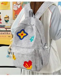 Grijs nylon rugzak met kleurrijke geborduurde patches, grote capaciteit schooltas.