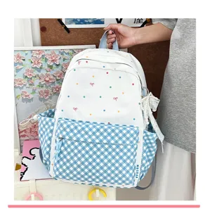 Süßer Schulrucksack für Mädchen mit Pünktchen und Karo, modische Tasche mit Schleife.