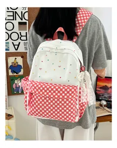 Süßer Rucksack mit Punkten und Karomuster für Mädchen, inklusive Perlenanhänger und Fach.