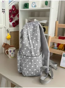 Grauer Rucksack mit Sternen Muster, lässige Harajuku Stil Schultasche mit großem Fassungsvermögen.