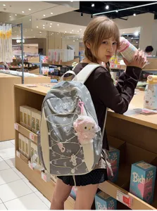 Niedlicher Karomuster Rucksack mit grossem Fassungsvermoegen und Plueschanhaenger fuer Schueter
