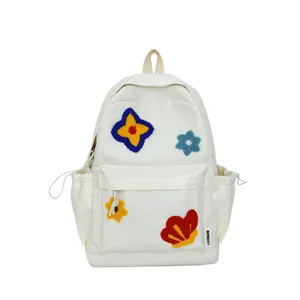 Witte nylon rugzak met kleurrijke geborduurde patches voor school en dagelijks gebruik.