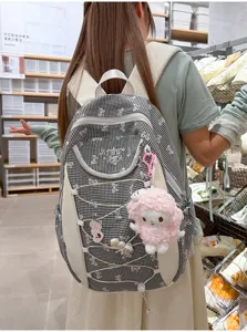 Chiquer karierter Schleifen-Schulrucksack mit Plüsch-Anhänger für den Schüleralltag.