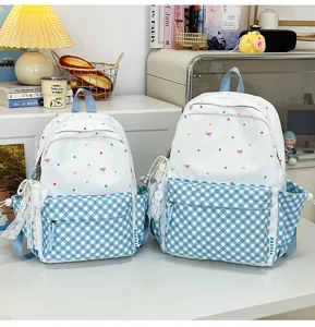 Niedlicher Cartoon Polka Dot Karo Kontrast Schulrucksack fuer Schueler, gross und klein.