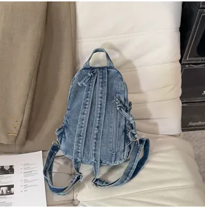 Vintage gewassen denim multifunctionele rugzak en borsttas, casual unisex ontwerp, gedetailleerd.