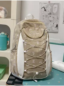 Detailansicht des niedlichen Karierten Schleifen Rucksacks mit stilvollem Farbmix.
