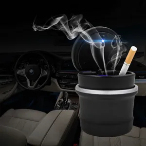 Tragbarer Auto-Aschenbecher mit LED-Licht, flammhemmendes Design für den Autoinnenraum.