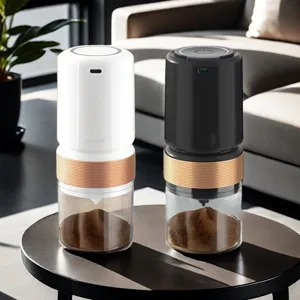 Elektrische tragbare Kaffeemühle mit USB-Ladeanschluss und klarem Behälter für die Küche.