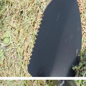 Petite pelle pliante portable avec bord dentelé pour le camping le jardinage et le plein air