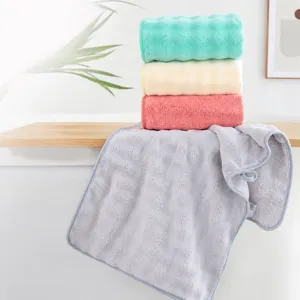 Verdikte bubbel fluwelen zachte gezichtshanddoek, absorberende badhanddoek en strandhanddoek.