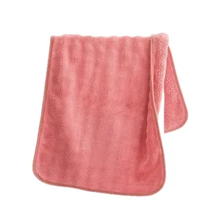 Roze koraalvleece badhanddoek, zachte en absorberende handdoek, snel drogende doucheomslag.