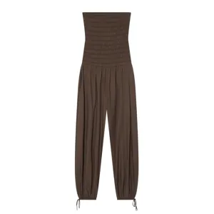 Tuta donna marrone senza spalline smockata pantaloni larghi casual con coulisse.