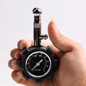Manomètre de pression de pneu de voiture de haute précision avec cadran et valve de dégonflage.