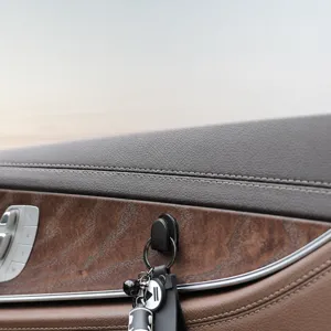 Mini gancio per auto adesivo nascosto organizer per interni per chiavi e piccoli oggetti.