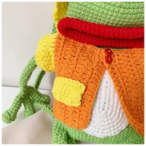 Sac bandoulière grenouille au crochet fait main, joli sac de téléphone tricoté de dessin animé coloré.