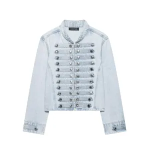 Veste en jean bleu clair de style militaire avec des boutons métalliques et col mao.